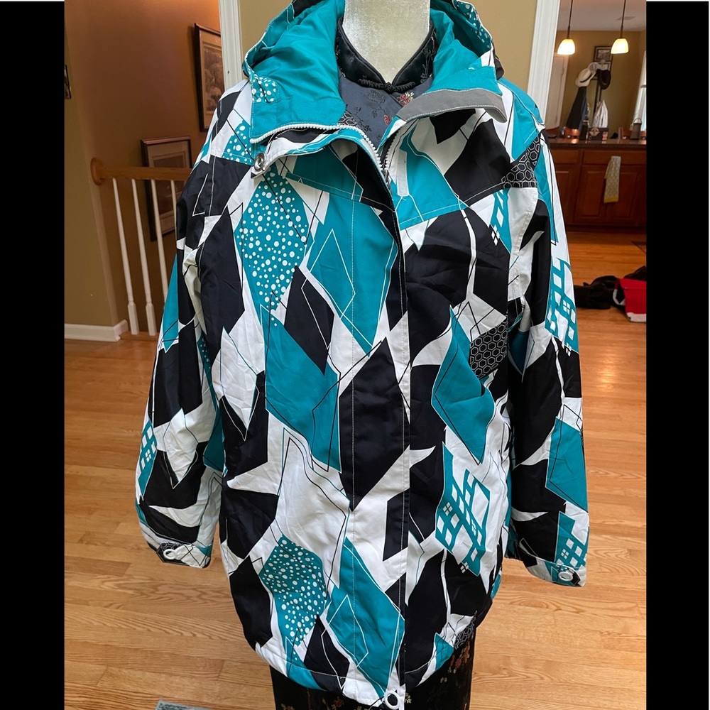 NWOT Woman’s Empyre 10K snowboarding Jacket, Teal, Black and White